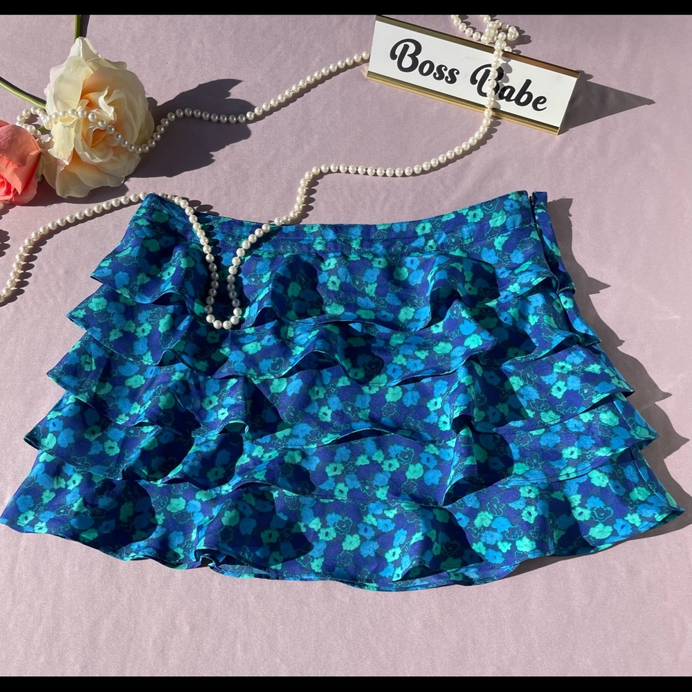 FOREVER 21 FLOWERY SKIRT.